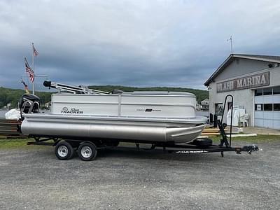 BOATZON | Sun Tracker Party Barge 20 DLX 2026