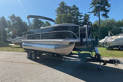 BOATZON | Sun Tracker Party Barge 20 DLX 2026