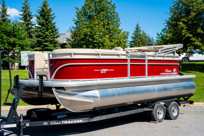 BOATZON | Sun Tracker Party Barge 20 DLX With Mercury 90CT  Trailer 2025