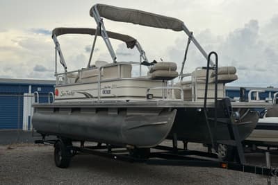 BOATZON | Sun Tracker Party Barge 200 Classic Series 2009