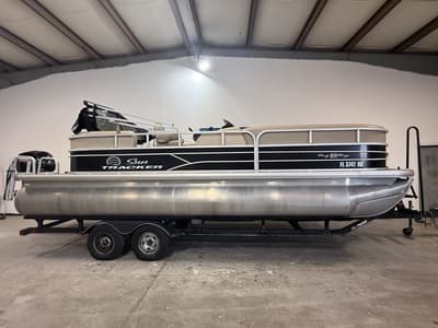 BOATZON | Sun Tracker PARTY BARGE 22 DLX 2017