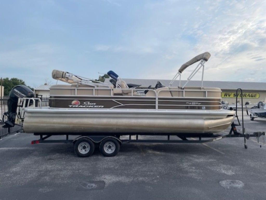 2018 Sun Tracker PARTY BARGE 22 DLX - Sold Boat