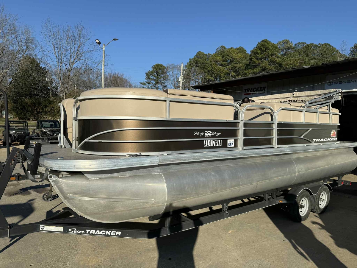 2018 Sun Tracker Sun Tracker Party Barge 22 DLX 2018 - Sold Boat