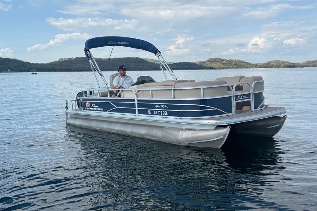 Sun Tracker PARTY BARGE 22 DLX 2019