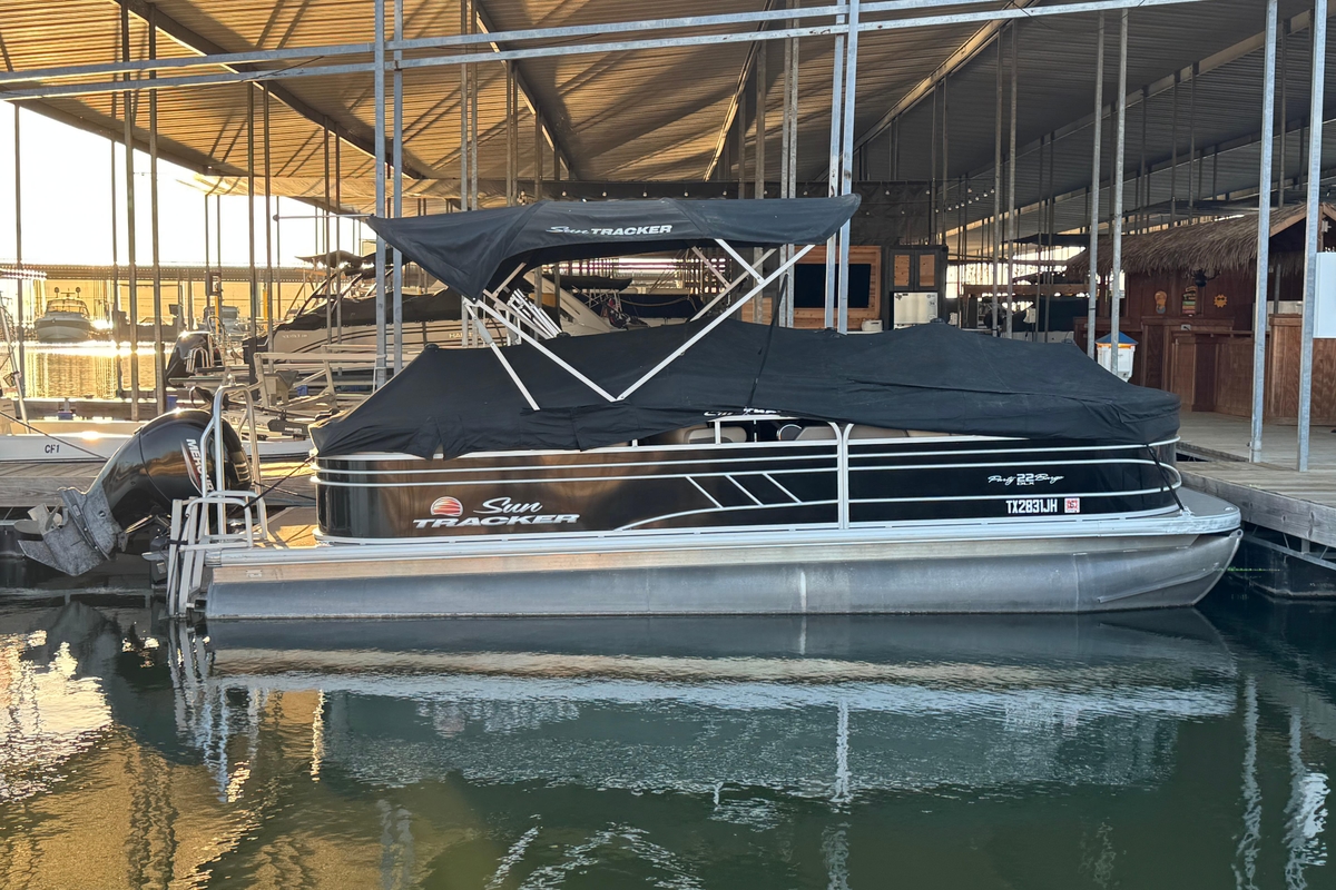 2020 Sun Tracker Party Barge 22 DLX - Sold Boat