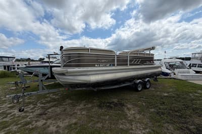 BOATZON | Sun Tracker Party Barge 22 DLX 2020