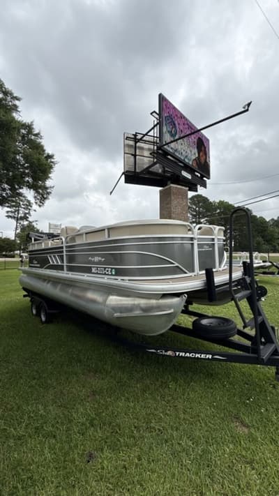 BOATZON | Sun Tracker Party Barge 22 DLX 2023