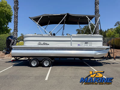BOATZON | Sun Tracker Party Barge 22 DLX 2026