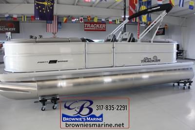 BOATZON | Sun Tracker Party Barge 22 DLX 2026