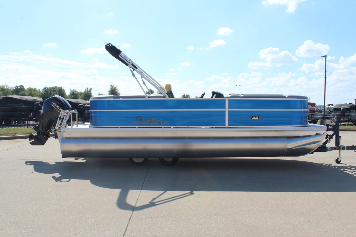 2026 Sun Tracker Party Barge 22 DLX - Sold Boat