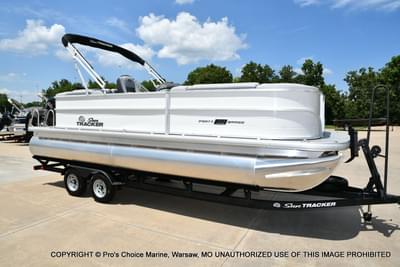 BOATZON | Sun Tracker Party Barge 22 DLX STORM DAMAGE DISCOUNT 2026 BOATZON | Sun Tracker Party Barge 22 DLX STORM DAMAGE DISCOUNT 2026