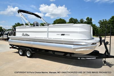 BOATZON | Sun Tracker Party Barge 22 DLX w150 Mercury 4 Stroke 2026