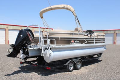 BOATZON | Sun Tracker Party Barge 22 RF DLX 2019