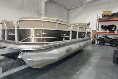 BOATZON | Sun Tracker Party Barge 22 RF DLX 2019