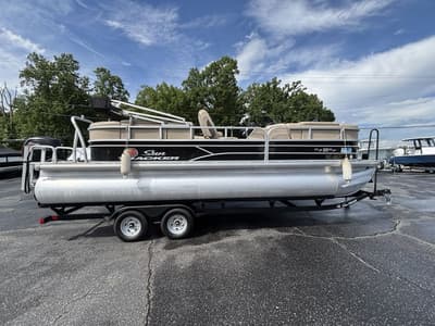 BOATZON | Sun Tracker PARTY BARGE 22 RF DLX 2019