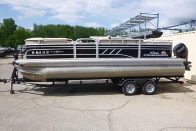 BOATZON | Sun Tracker Party Barge 22 RF DLX 2022
