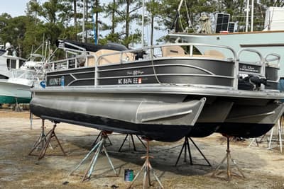 BOATZON | Sun Tracker Party Barge 22 Tritoon 2017