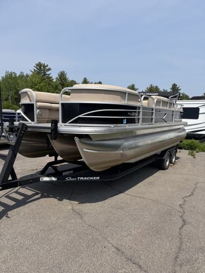 BOATZON | Sun Tracker PARTY BARGE 22 XP3 2017