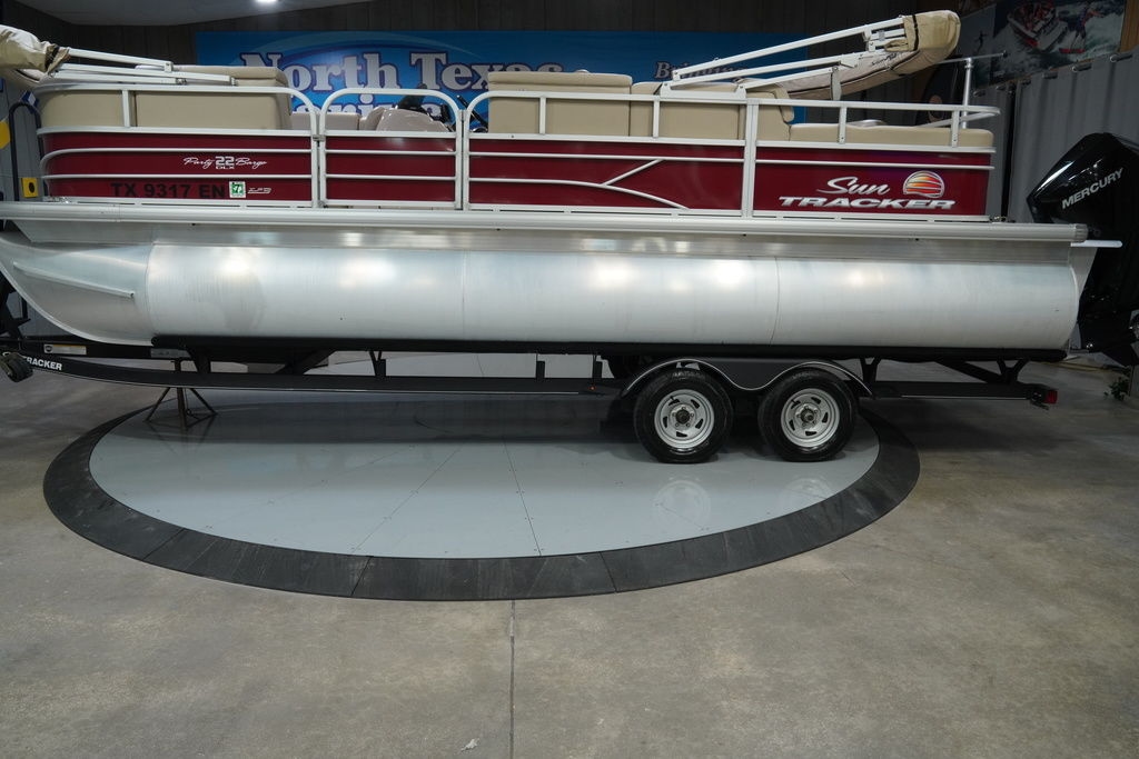 2019 Sun Tracker PARTY BARGE 22 XP3 - Sold Boat