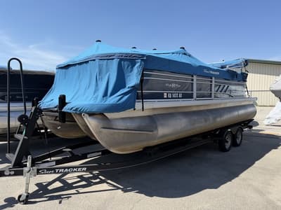 BOATZON | Sun Tracker Party Barge 22 XP3 2020