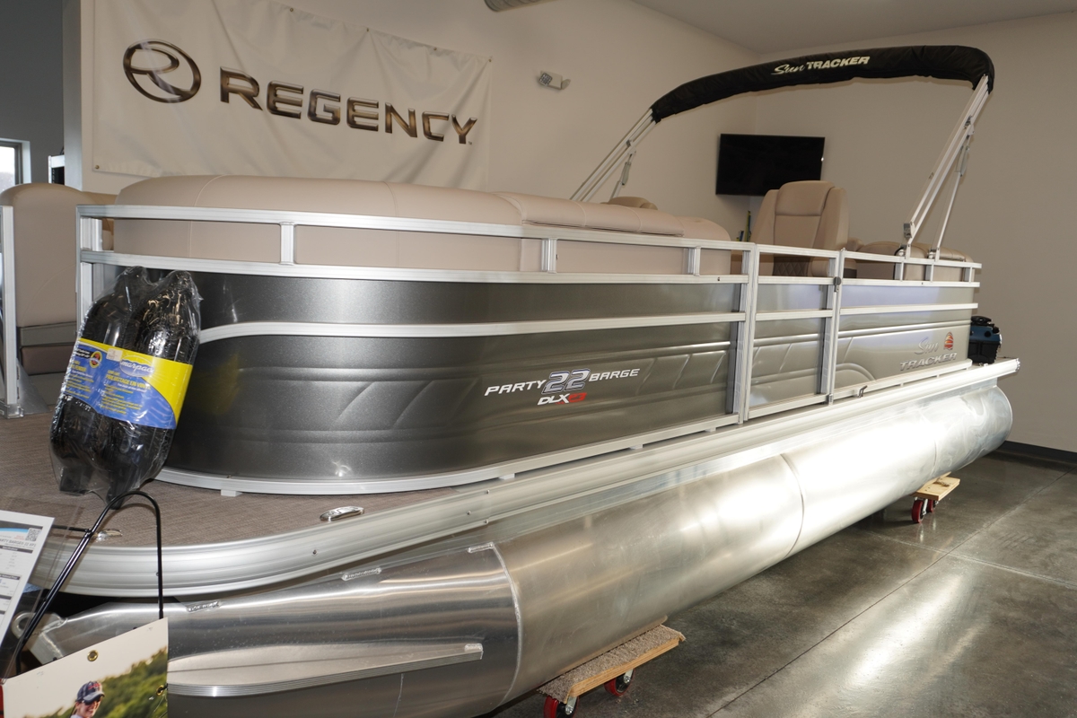 2024 Sun Tracker Party Barge 22 XP3 - Sold Boat