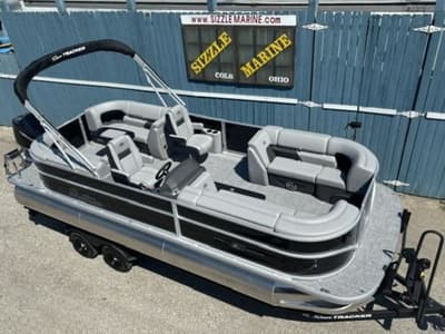 BOATZON | Sun Tracker Party Barge 22 XP3 TRITOON 2026