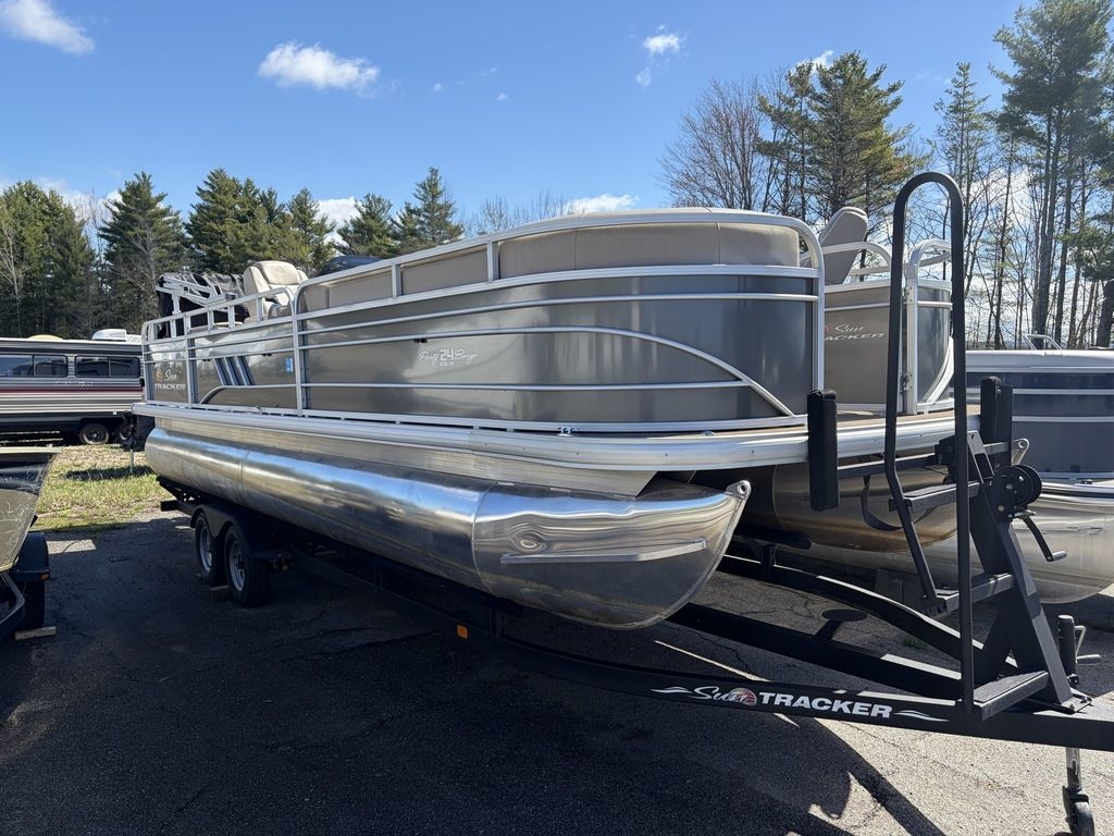 2022 Sun Tracker Party Barge 24 DLX - Sold Boat