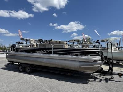 BOATZON | Sun Tracker Party Barge 24 DLX loaded with Electronics 2021
