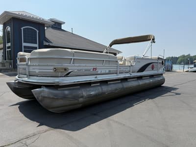 BOATZON | Sun Tracker Party Barge 25 Regency Edition 2000