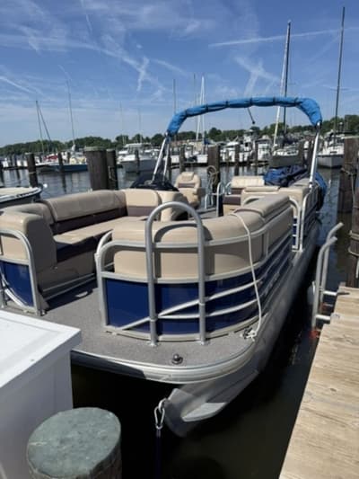 BOATZON | Sun Tracker Party Barge Pontoon 2018