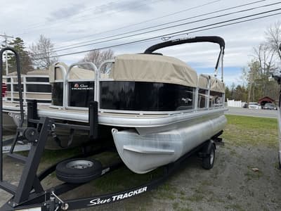 BOATZON | Sun Tracker PB 16 DLX 2025
