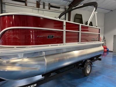 BOATZON | Sun Tracker PB 16 DLX 2026