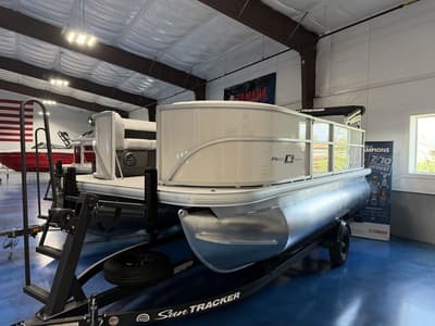 BOATZON | Sun Tracker PB 16 DLX 2027