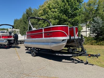BOATZON | Sun Tracker PB 16 DLX 2027