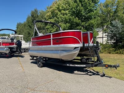 BOATZON | Sun Tracker PB 16 DLX 2027