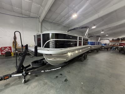 BOATZON | Sun Tracker PB 20 DLX 2027