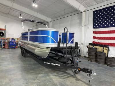 BOATZON | Sun Tracker PB 22 DLX 2027