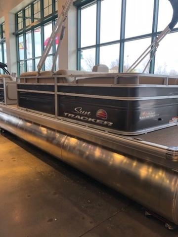 2025 Sun Tracker PB 22RF XP3 - Sold Boat