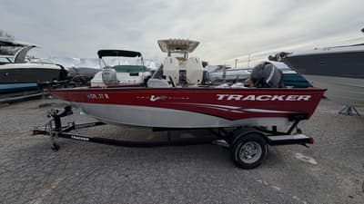 BOATZON | Sun Tracker PRO V175 2012