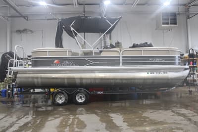 BOATZON | Sun Tracker SIG PB 24 2016