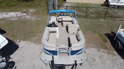BOATZON | Sun Tracker Sportfish 22 DLX 2019