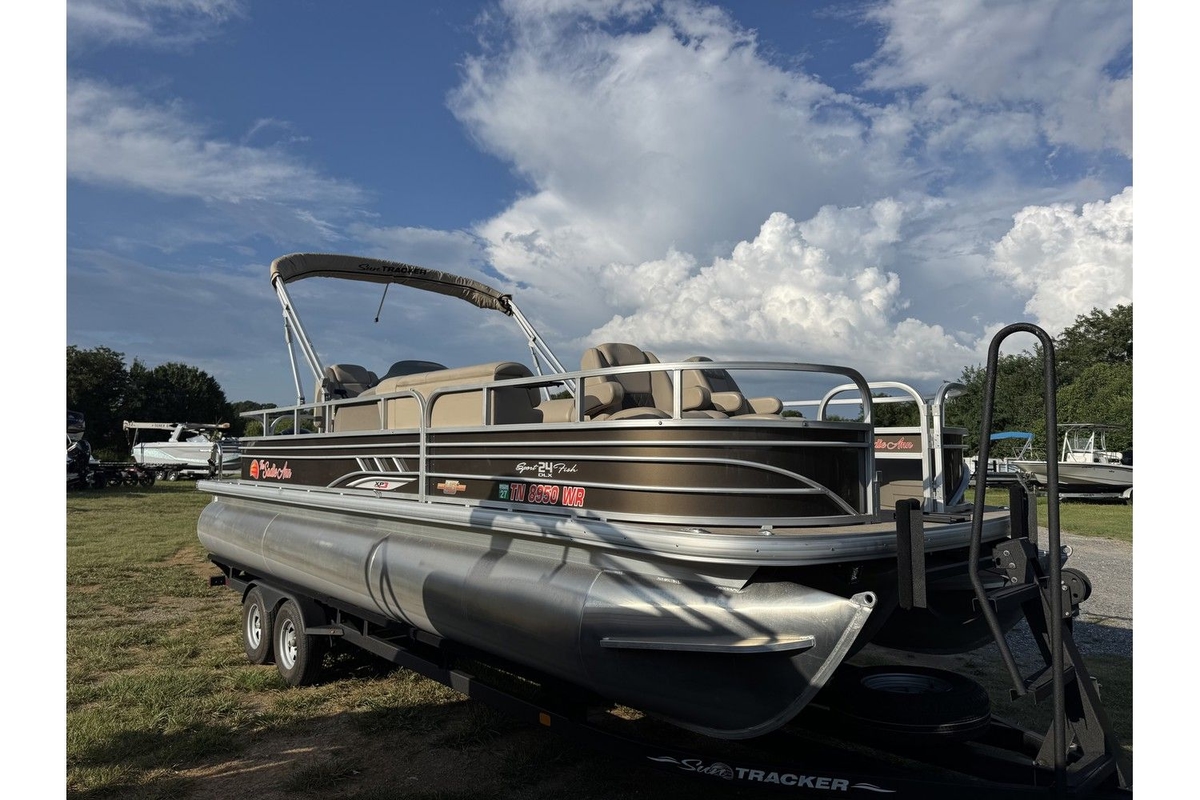 2023 Sun Tracker Sportfish 24 XP3 - Sold Boat