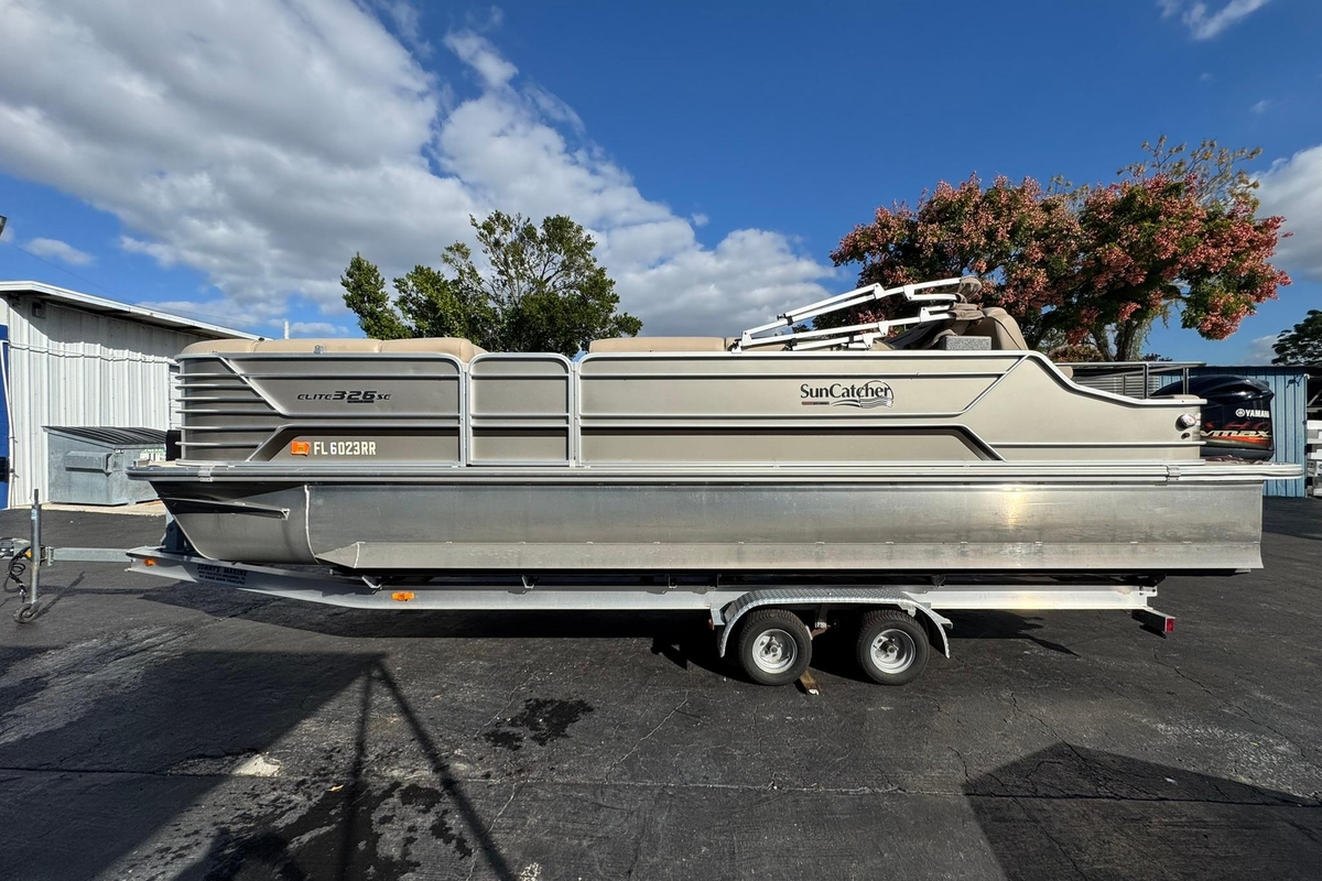 2018 SunCatcher Diamond Elite 326 SE - Sold Boat