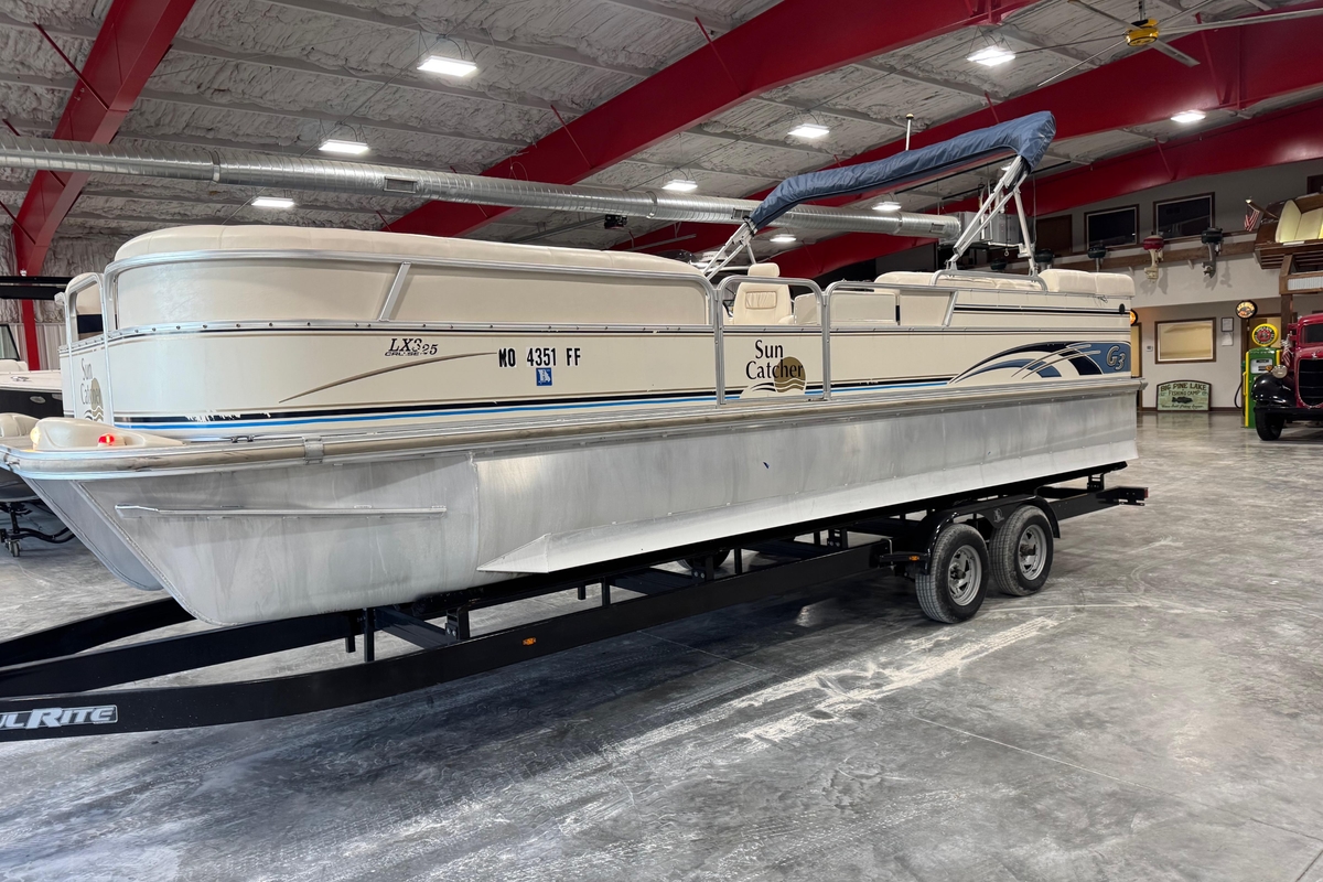 2005 SunCatcher LX3 25 Cruise - Sold Boat