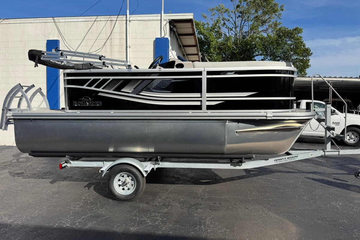 2025 SunCatcher Select 16C - Sold Boat