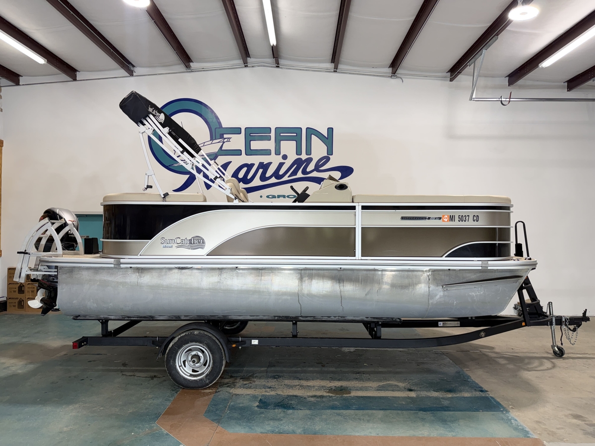 2022 SunCatcher Select 20 C - Sold Boat
