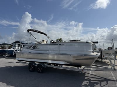BOATZON | SunCatcher Select Series 322SLYAMAHA VF175 SHO 2026