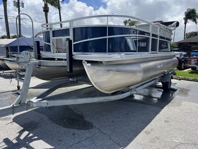 BOATZON | SunChaser 18 Fish 2021