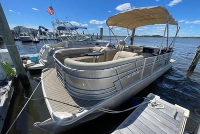 BOATZON | SunChaser Eclipse 8523 Entertainer 2020 BOATZON | SunChaser Eclipse 8523 Entertainer 2020