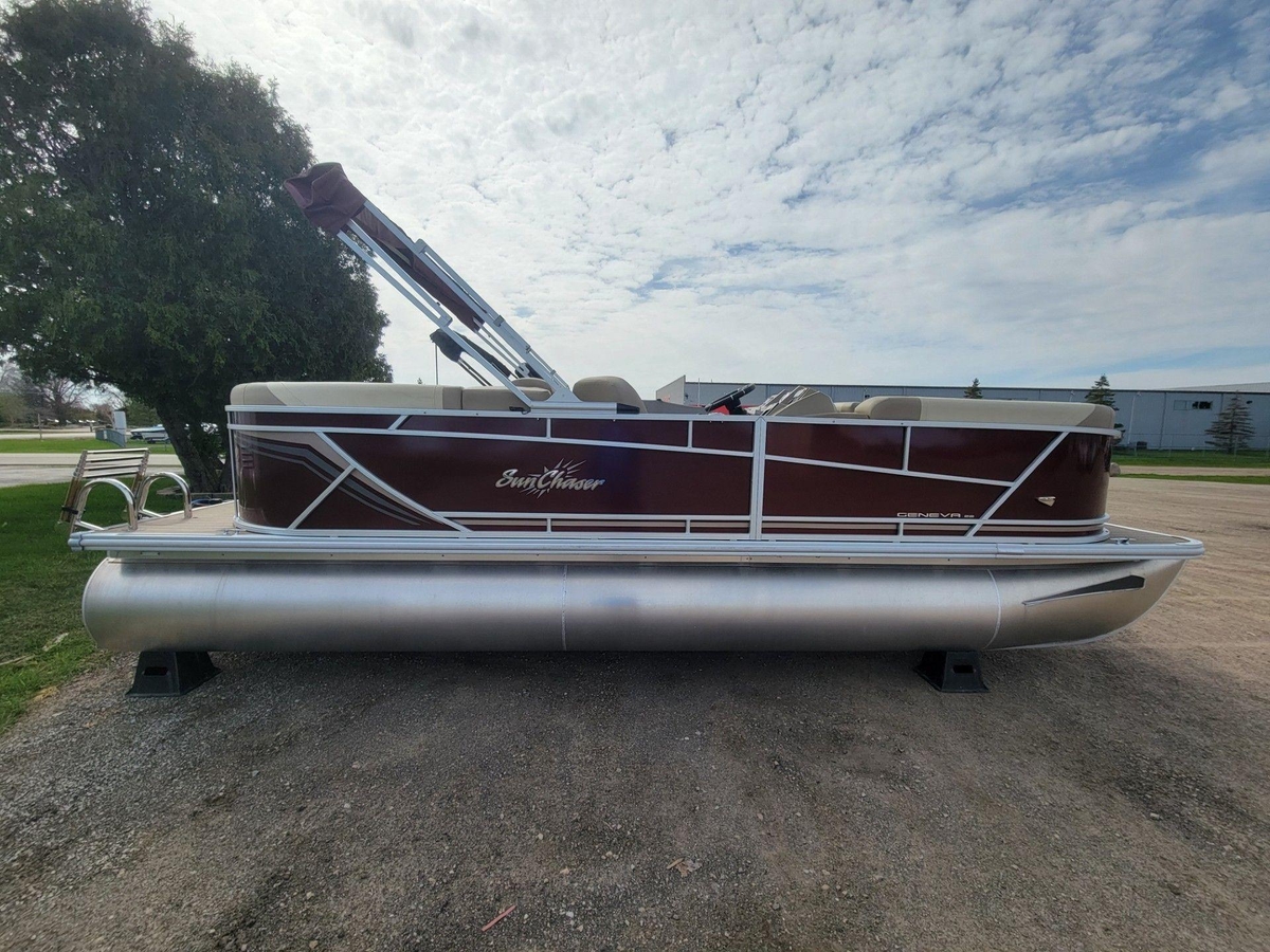 2022 SunChaser Geneva Cruise 22 LR DH - Sold Boat
